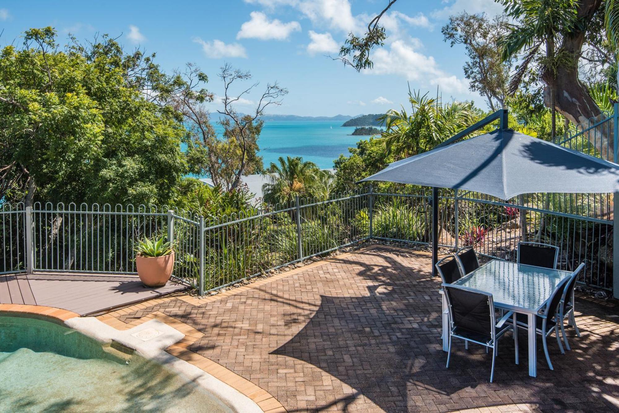Heliconia 1 3 Bedroom Ocean Views With Golf Buggy Holiday home *